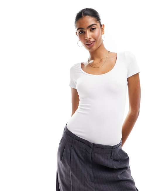 Hollister – Nahtloser Body in Weiß mit U-Ausschnitt