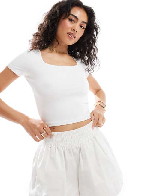 Hollister – Nahtloses T-Shirt in Weiß mit eckigem Ausschnitt