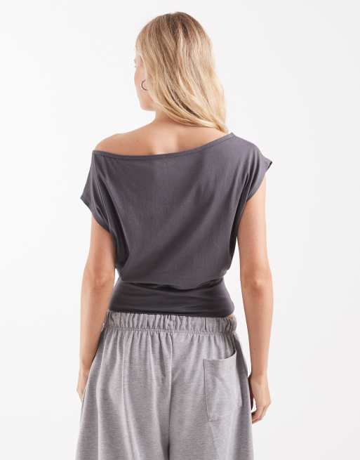 Hollister New York skyline graphic off shoulder top in black, 4 of 4