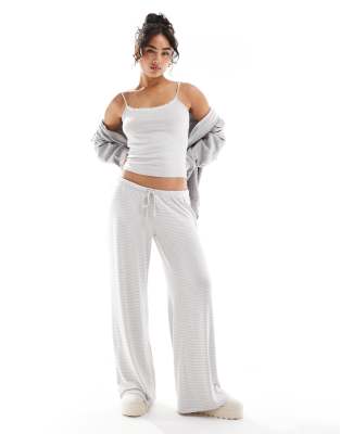 Hollister - Nightwear - Gestreifter Pyjama aus Camisole-Oberteil und Hose-Bunt