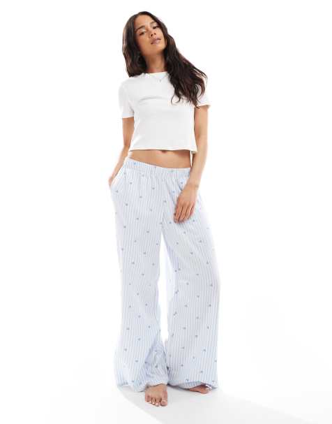 Hollister Nightwear – Niebieskie luźne spodnie flanelowe ze średnim stanem we wzór w serca z logo w talii - view 1