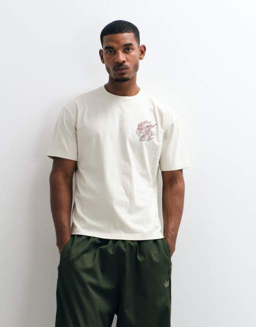 Hollister oversized y2k front graphic t-shirt in beige, 2 of 5