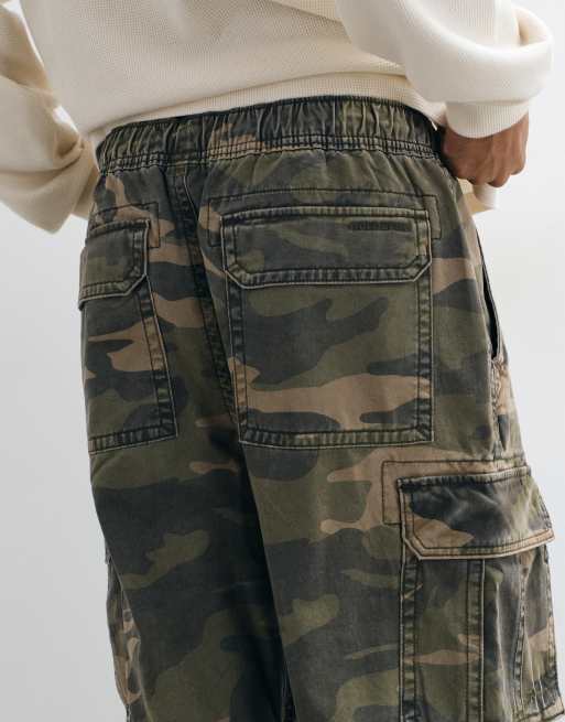 Hollister pantalon cargo coupe ample en camouflage vert foncé, 2 de 5
