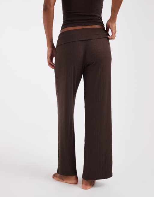 Hollister pantalón de pijama pointelle de pernera ancha de conjunto en marrón, 3 de 4