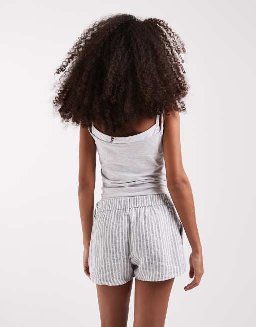 Hollister - Pantaloncini sartoriali in misto lino a righe bianche e blu, 5 di 5