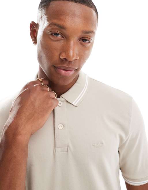 Hollister – Pikee-Polohemd in Beige mit Zierstreifen und Markenlogo