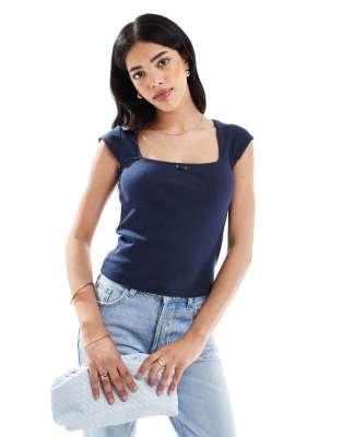 Hollister - Pointelle-T-Shirt in Marineblau mit eckigem Ausschnitt