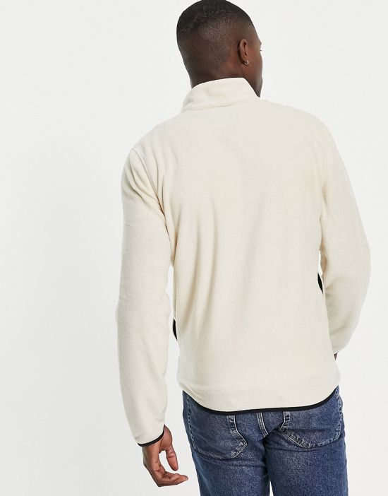 https://images.asos-media.com/products/hollister-polar-fleece-zip-through-sweatshirt-in-cream-with-chest-logo/201602192-2?$n_550w$&wid=550&fit=constrain