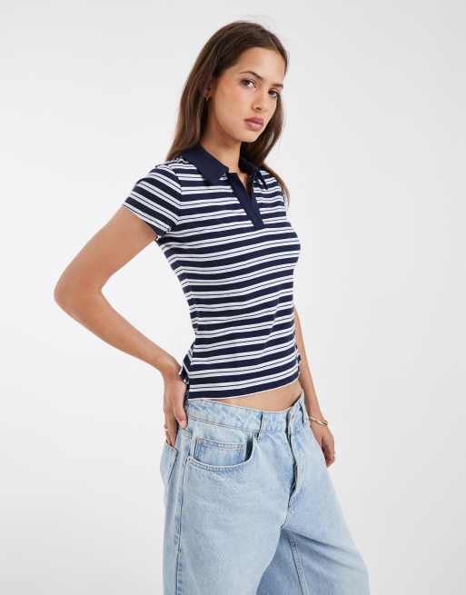 Hollister - Polo a maniche corte attillata blu navy a righe stile Y2K