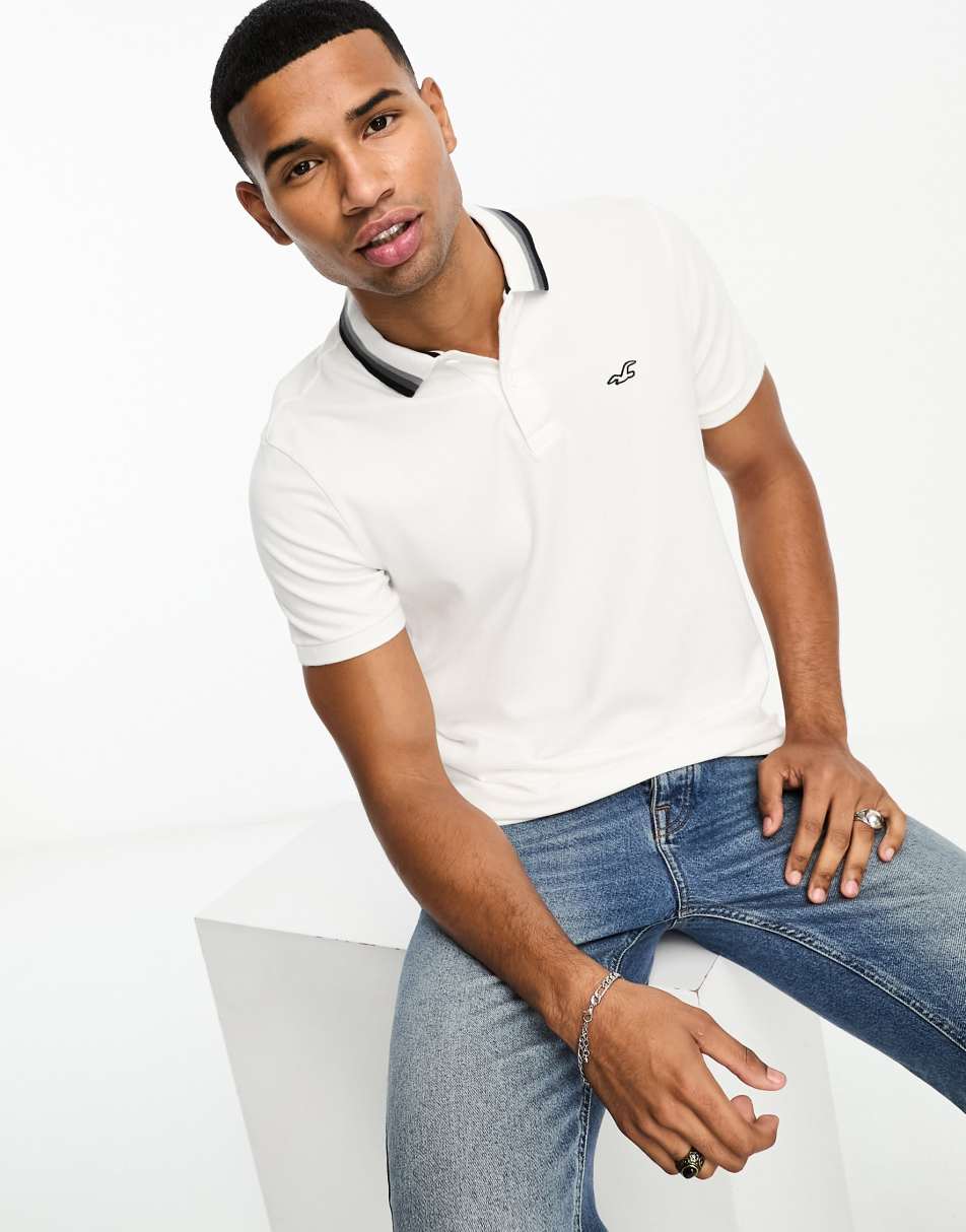 Hollister polo in white with tipping