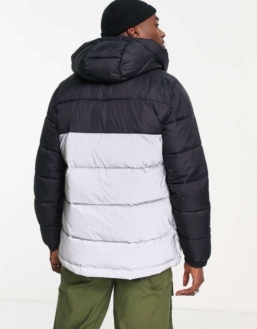 Hollister – Pufferjacke mit Kapuze, reflektierendem Logo und Farbblockdesign in Schwarz, 2 von 4