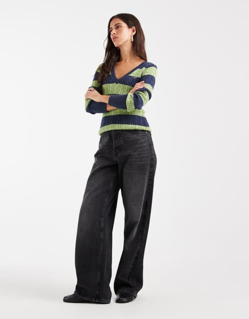 Hollister pull col V en maille avec logo iconique à rayures vertes et bleu marine, 4 de 4