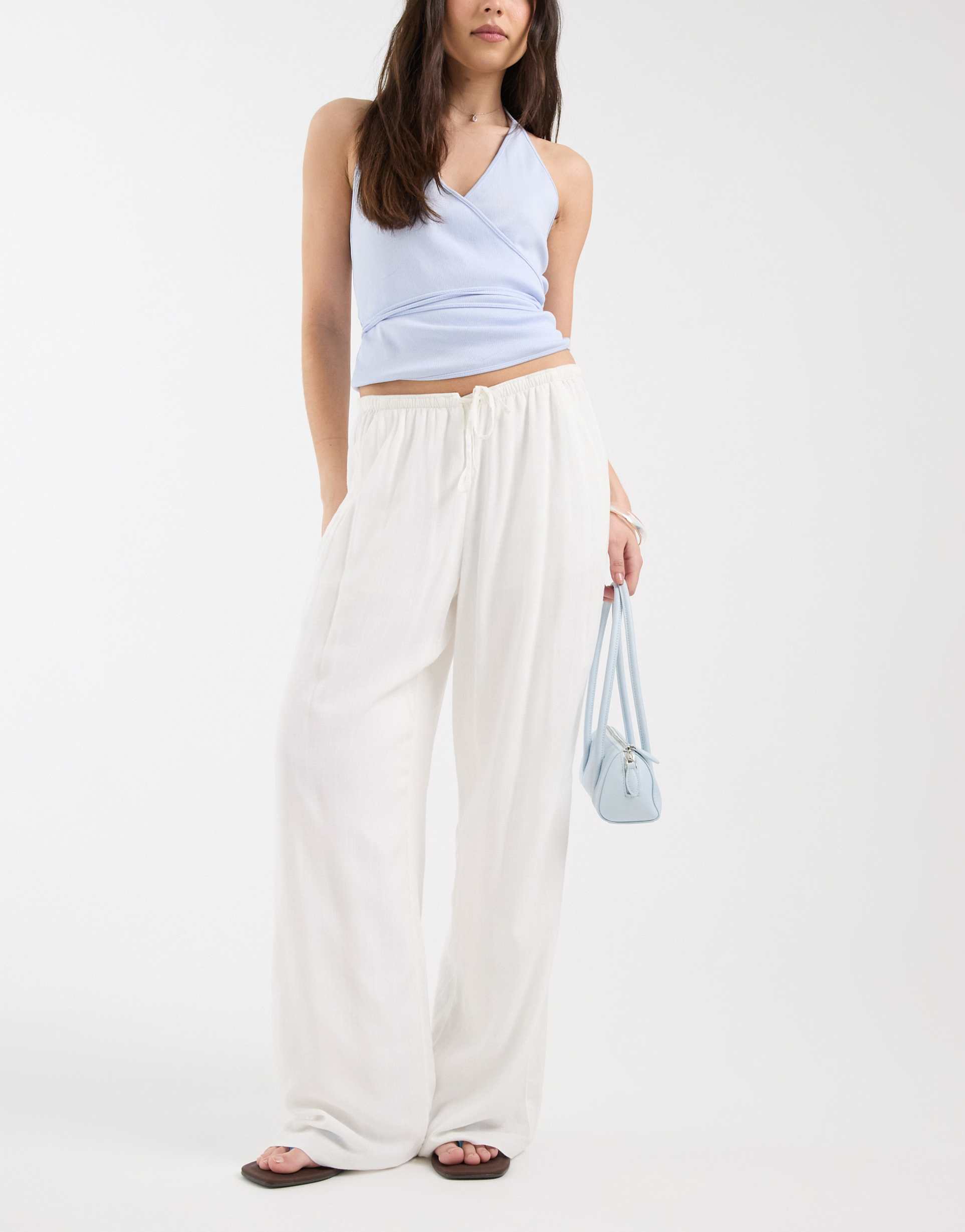 hollister pull-on straight leg pants in white