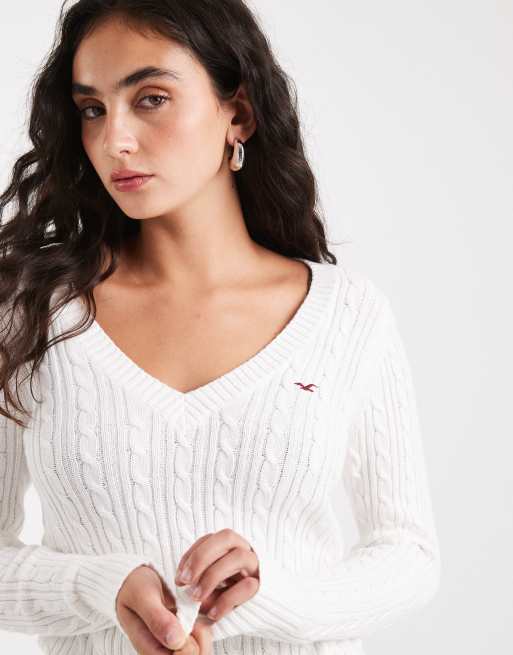 Hollister – Pullover in Weiß mit V-Ausschnitt und Grafikprint auf der Brust