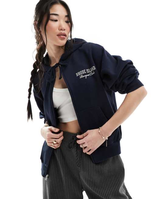 Hollister - Rhode Island - Felpa con cappuccio e zip blu navy con logo sul retro