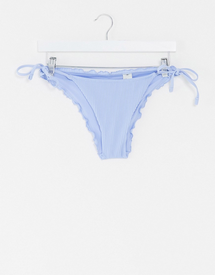 Hollister – Ribbad bikiniunderdel i cheeky-modell med volang-Blå