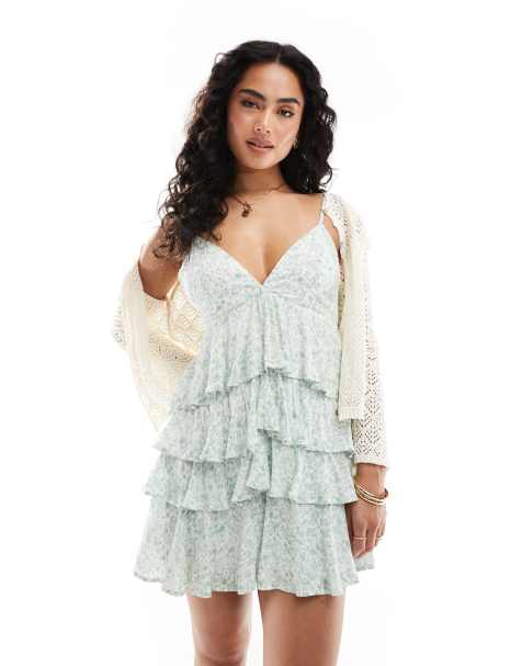 Hollister - Robe babydoll courte à motif cachemire et volants étagés avec bretelles fines et col V - view 1