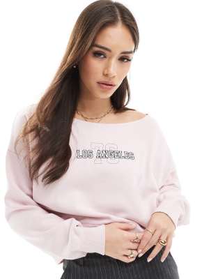 Hollister - Schulterfreier kurzer Pullover in Hellrosa mit „Los Angeles"-Schriftzug