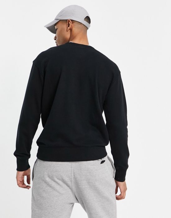 https://images.asos-media.com/products/hollister-script-chest-logo-sweatshirt-in-black/200599251-2?$n_550w$&wid=550&fit=constrain