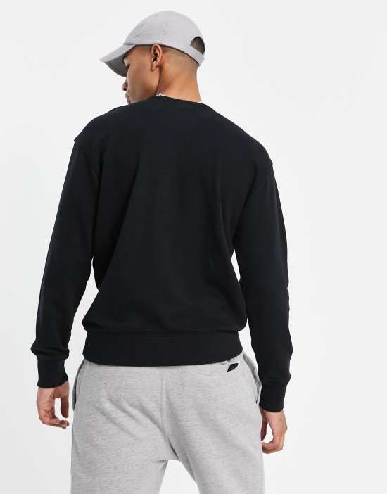 https://images.asos-media.com/products/hollister-script-chest-logo-sweatshirt-in-black/200599251-2?$n_550w$&wid=550&fit=constrain