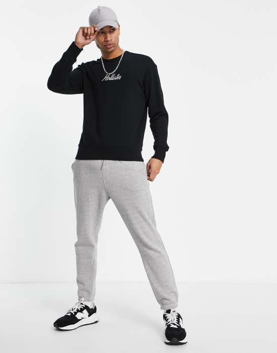 https://images.asos-media.com/products/hollister-script-chest-logo-sweatshirt-in-black/200599251-4?$n_550w$&wid=550&fit=constrain