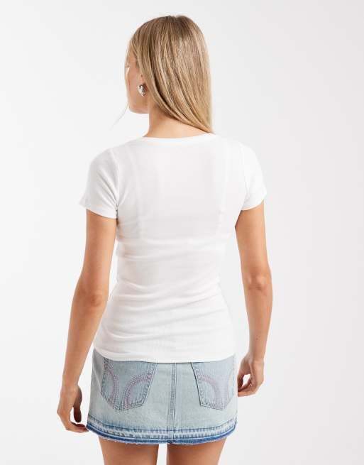 Hollister short sleeve henley t-shirt with chest logo in white, 4 of 4