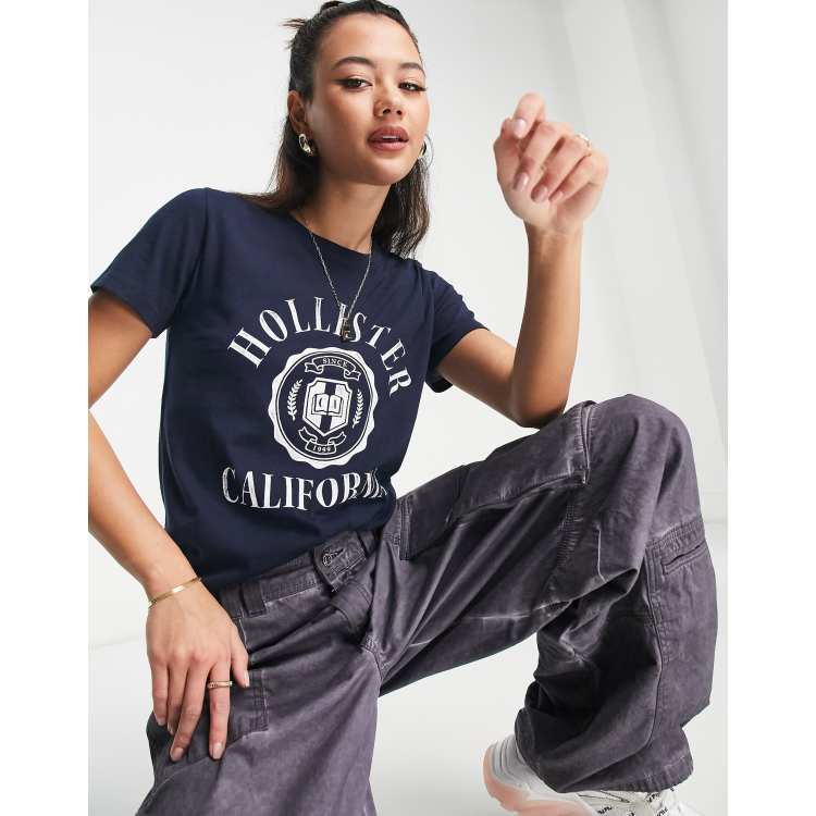 Hollister navy t shirt hotsell