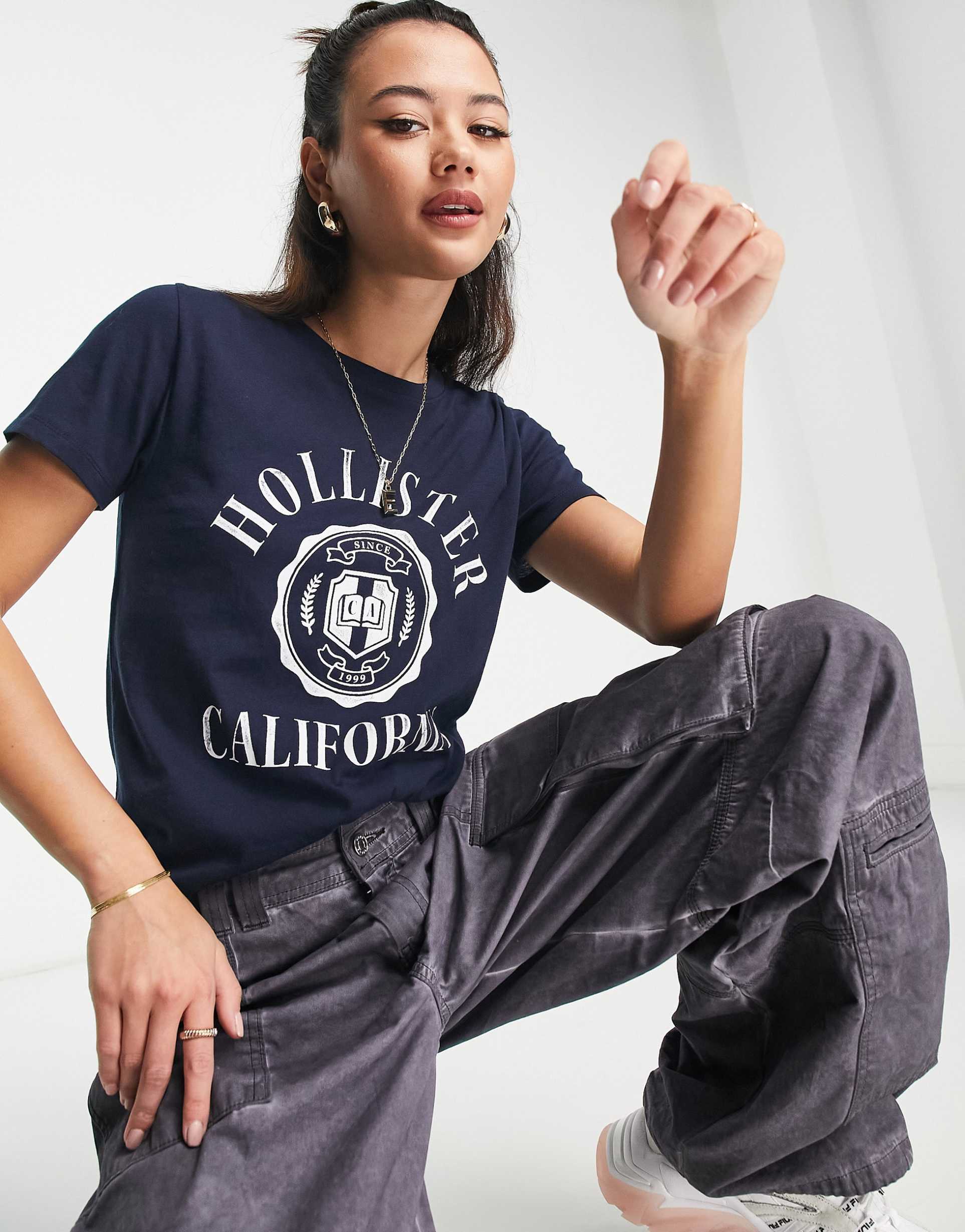Hollister short sleeve logo t-shirt in navy view 2