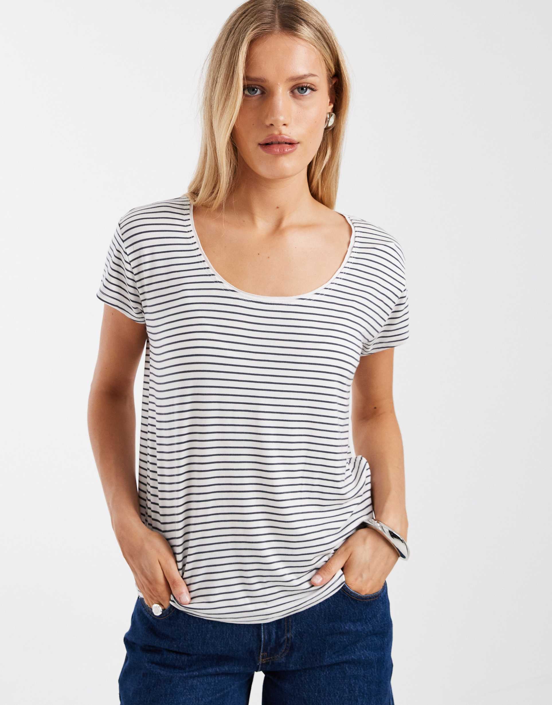 hollister short sleeve scoop neck t-shirt in white stripes