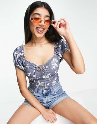 Hollister short sleeve sweetheart crop top in blue floral