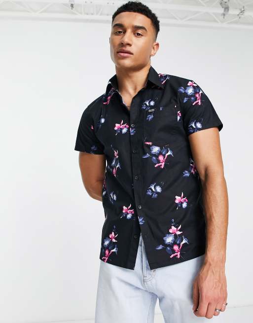Hollister - Slim-fit overhemd met bloemenprint en korte mouwen in zwart