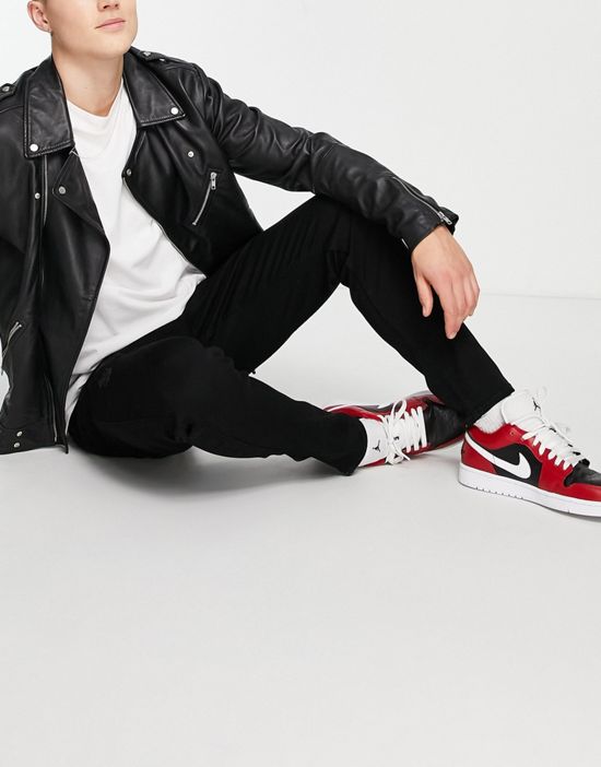 https://images.asos-media.com/products/hollister-slim-tapered-fit-jeans-in-black/201439600-3?$n_550w$&wid=550&fit=constrain
