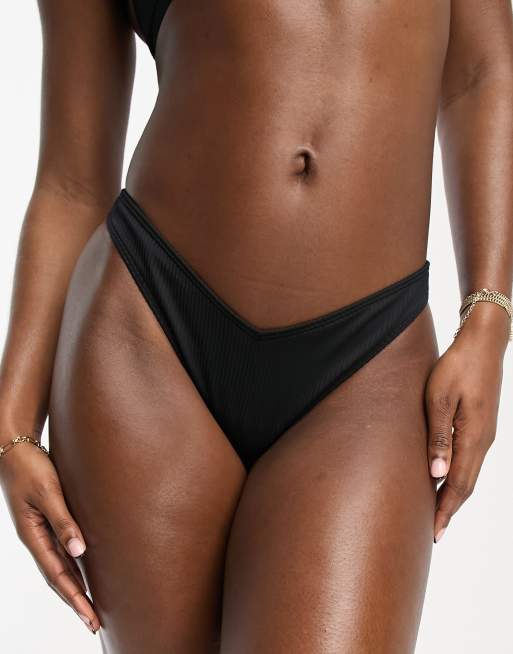 Hollister - Slip bikini sgambato nero a coste con design a V in coordinato
