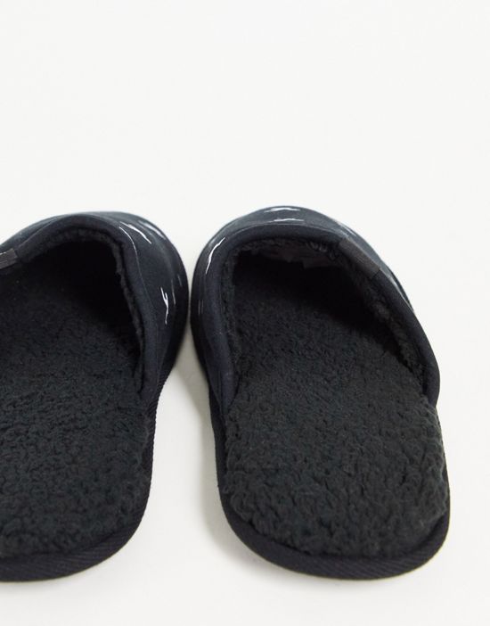 https://images.asos-media.com/products/hollister-slippers-in-black-with-all-over-logo/201538307-3?$n_550w$&wid=550&fit=constrain