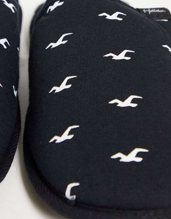https://images.asos-media.com/products/hollister-slippers-in-black-with-all-over-logo/201538307-4?$n_550w$&wid=550&fit=constrain