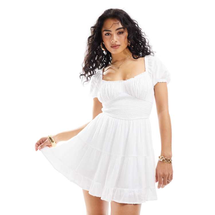 Hollister smocked waist mini dress with pockets and hidden shorts in white Jeans med lige ben til Maend Stussy ClassicfuncenterShops