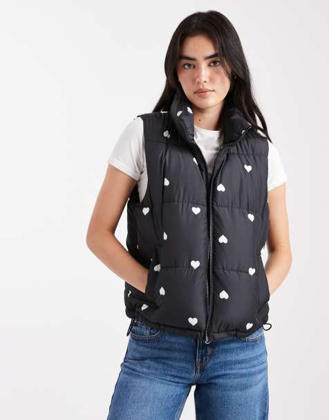 Hollister – Steppweste aus Nylon in Schwarz mit Herzmuster - view 1