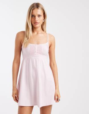 Hollister - Strick-Minikleid in Babyrosa mit Biesen im Y2K-Design