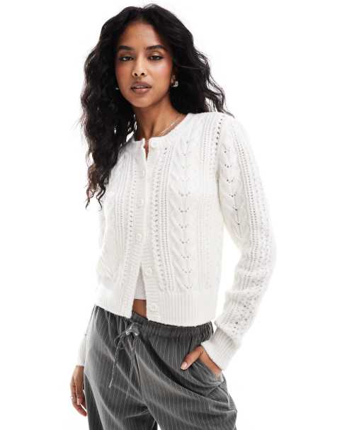 Hollister – Strickjacke in Cremeweiß mit Knopfleiste - view 1