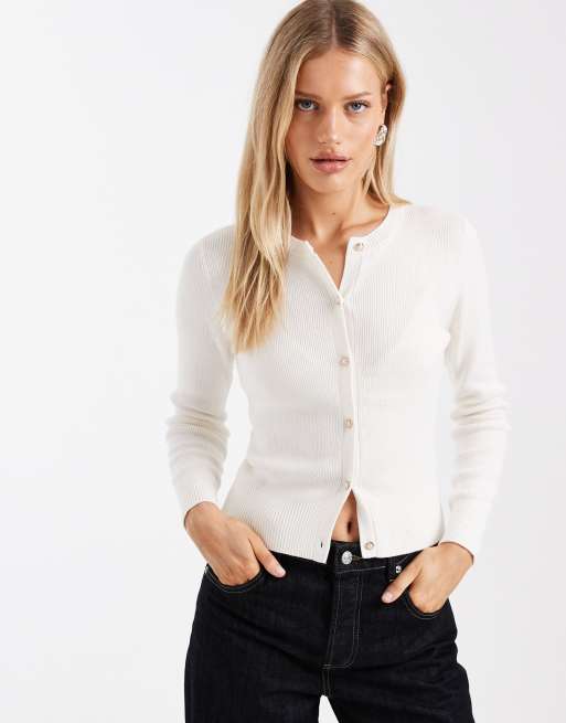 Hollister – Strickjacke in Weiß mit goldfarbenen Knöpfen