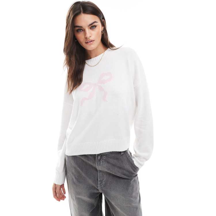 Hollister – Strickpullover in Weiß mit rosa Schleife ASOS