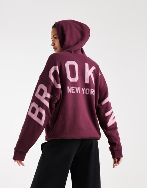 Hollister - sudadera con capucha extragrande con estampado Brooklyn en burdeos, 1 de 4