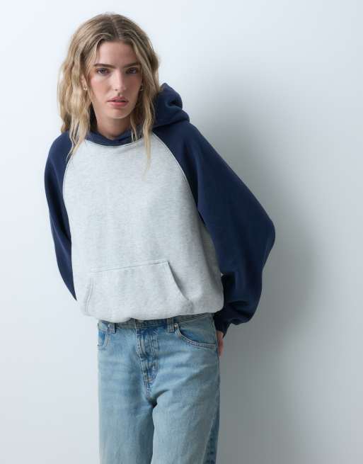 Hollister sudadera con capucha extragrande de manga ranglán en azul marino y gris, 5 de 5