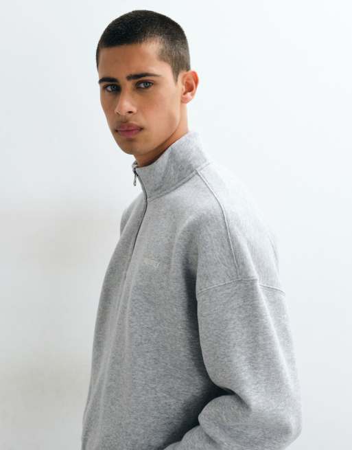 Hollister sudadera con cremallera de 1/4 con logo discreto en gris, 2 de 5