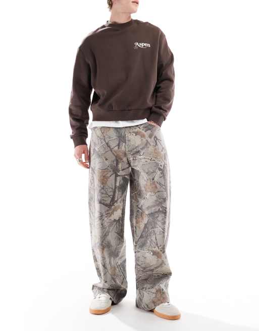 Hollister – Superweit geschnittene Carpenter-Jeans mit Military-Muster