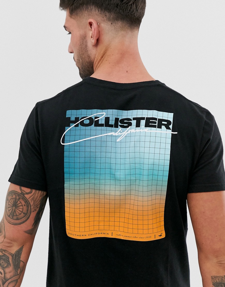 Hollister – Svart t-shirt med tryckt logga baktill