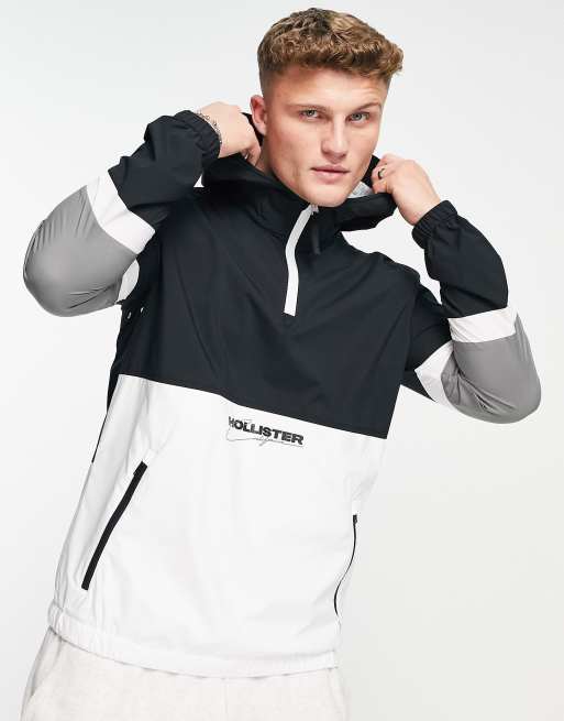 Hollister – Svart/vit/grå, blockfärgad jacka i anorakmodell med huva och logga fram och bak