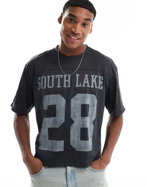 Hollister – Svartrutig sportig t-shirt med boxig passform och rund halsringning - view 1