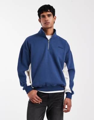 Hollister - Sweat à col zippé avec détail contrastant et logo sur la poitrine - Bleu