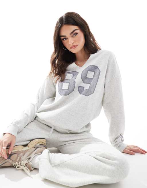 Hollister – Sweatshirt in Grau im College-Look mit Rundhalsschnitt, Kombiteil